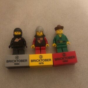 Lego Bricktober 2011 Magnet Minifigure Lot 3 Set Toys R Us Exclusive
